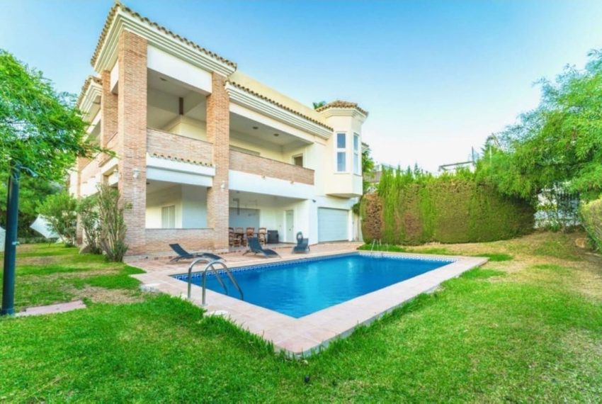 R4648270-Villa-For-Sale-El-Paraiso-Detached-6-Beds-494-Built