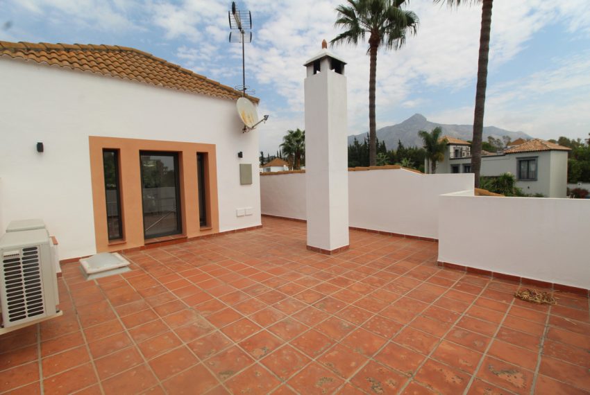 R3504421-Villa-For-Sale-Nueva-Andalucia-Detached-6-Beds-509-Built-10