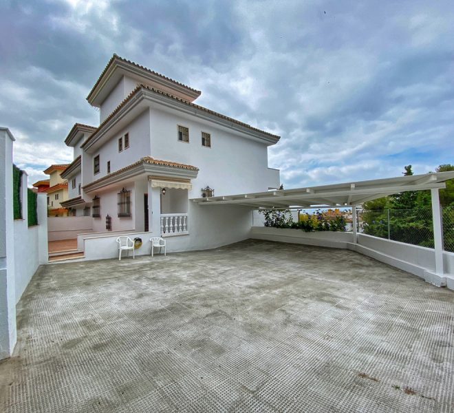 R3770569-Image 1-Semi Detached - 5 Beds - 320 Built