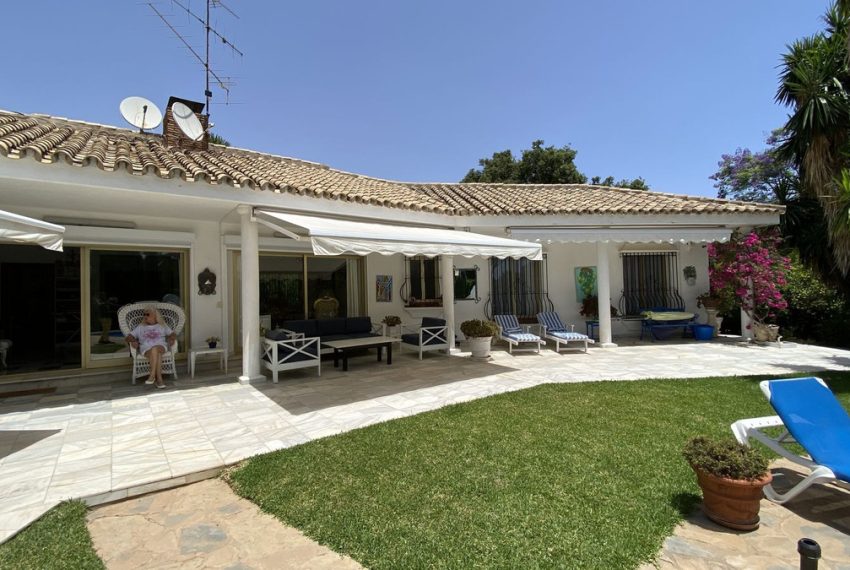 R4080832-Villa-For-Sale-Las-Chapas-Detached-6-Beds-350-Built-3