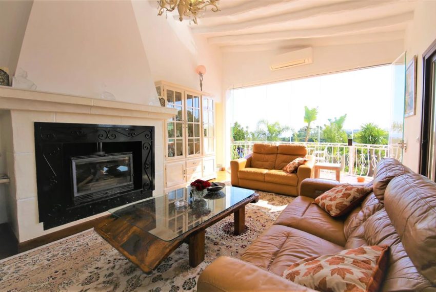 R4332064-Villa-For-Sale-Estepona-Detached-3-Beds-400-Built-18