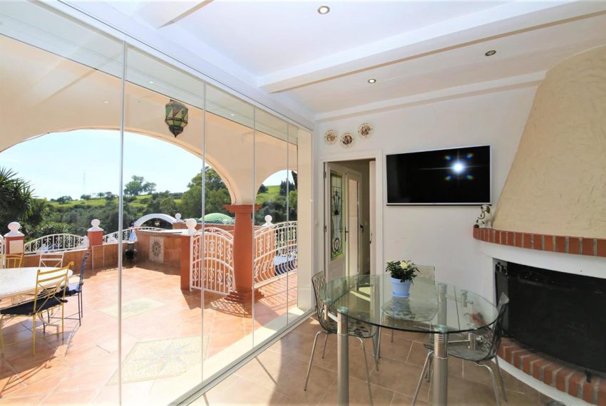 R4332064-Villa-For-Sale-Estepona-Detached-3-Beds-400-Built-4