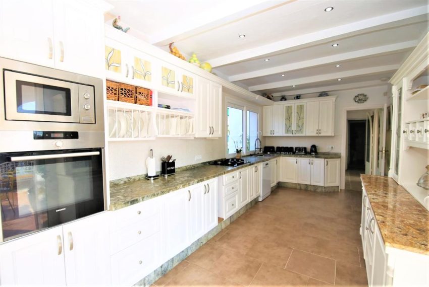 R4332064-Villa-For-Sale-Estepona-Detached-3-Beds-400-Built-5