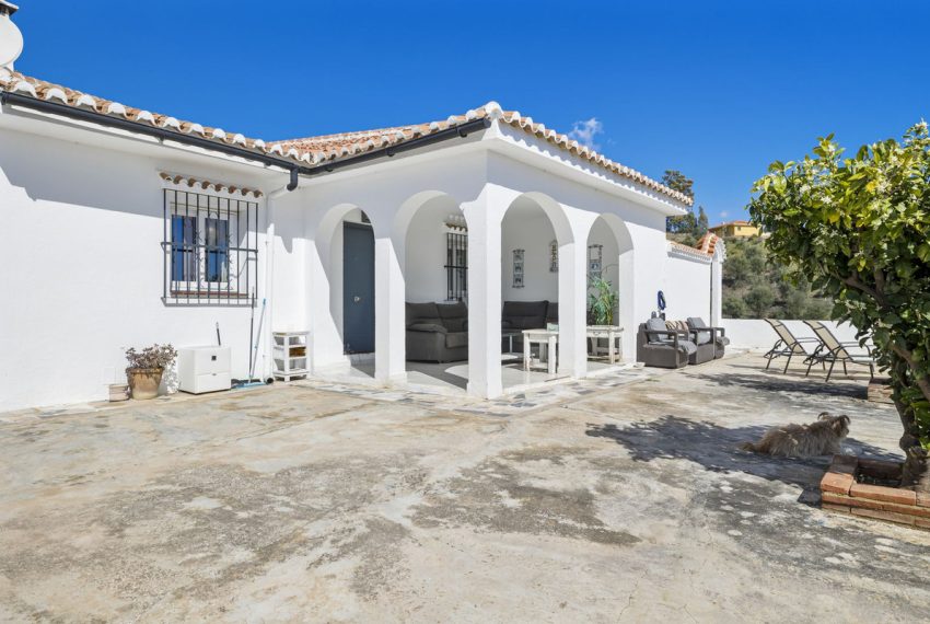 R4677916-Villa-For-Sale-La-Cala-de-Mijas-Detached-5-Beds-299-Built-8