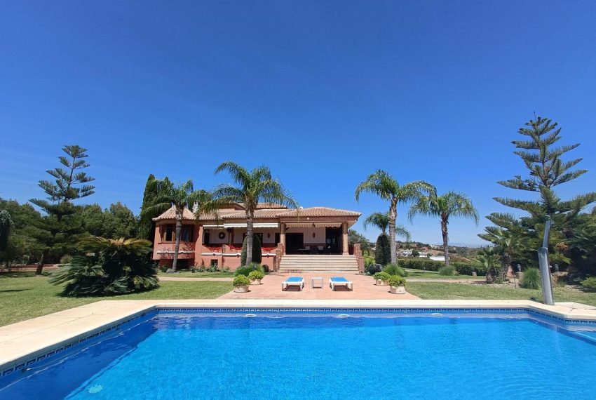 R4715737-Villa-For-Sale-Coin-Finca-8-Beds-1211-Built-1