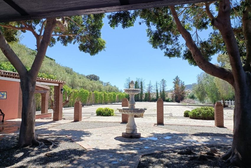 R4715737-Villa-For-Sale-Coin-Finca-8-Beds-1211-Built-5