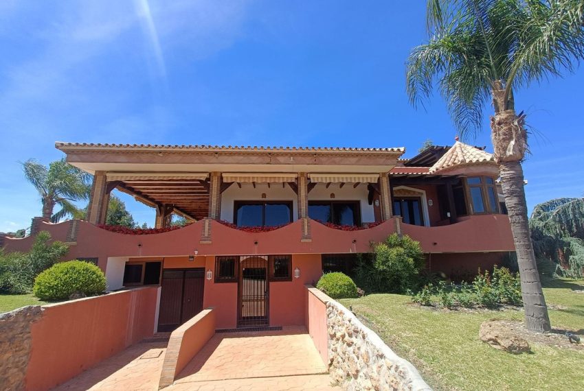 R4715737-Villa-For-Sale-Coin-Finca-8-Beds-1211-Built