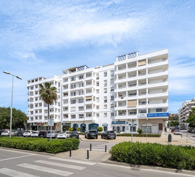 R4717198-Image 1-Middle Floor - 4 Beds - 140 Built