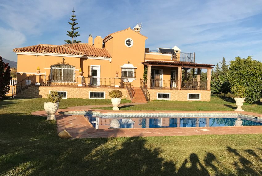 R3061342-Villa-For-Sale-Estepona-Detached-4-Beds-386-Built-2