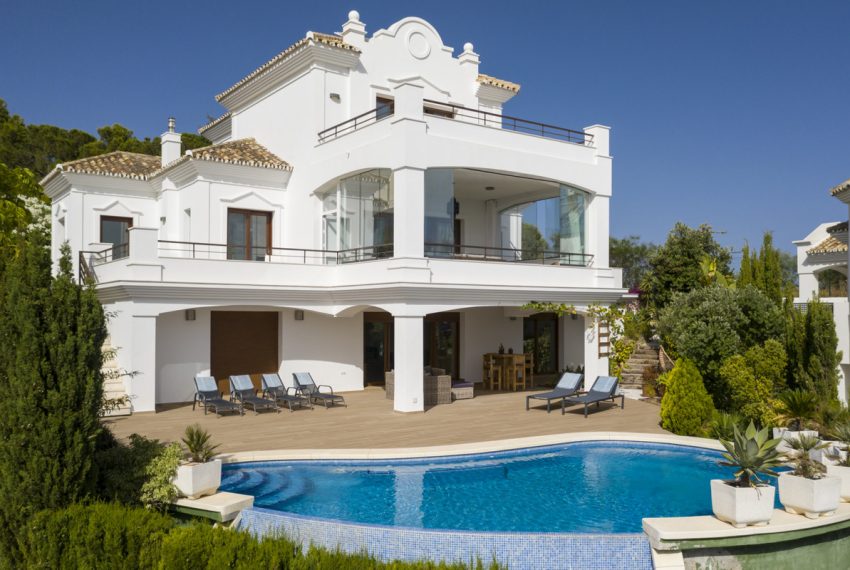 R4225342-Villa-For-Sale-Elviria-Detached-4-Beds-400-Built-4