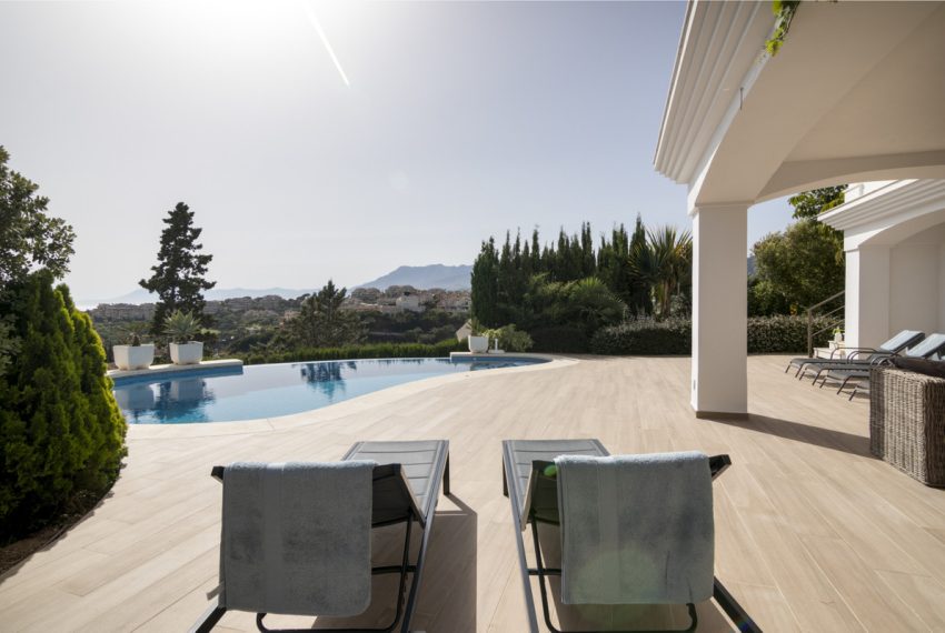 R4225342-Villa-For-Sale-Elviria-Detached-4-Beds-400-Built-5