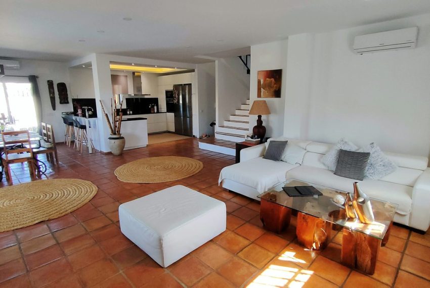 R4409233-Villa-For-Sale-Estepona-Detached-5-Beds-415-Built-5