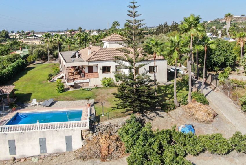 R4420039-Villa-For-Sale-Estepona-Finca-3-Beds-562-Built-1