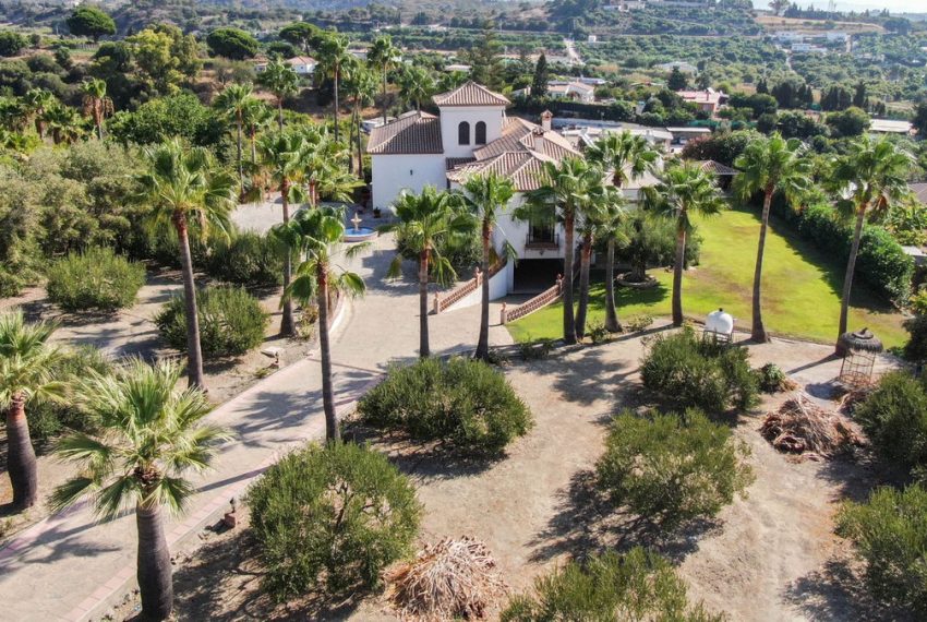 R4420039-Villa-For-Sale-Estepona-Finca-3-Beds-562-Built-3