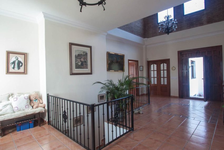 R4420039-Villa-For-Sale-Estepona-Finca-3-Beds-562-Built-6