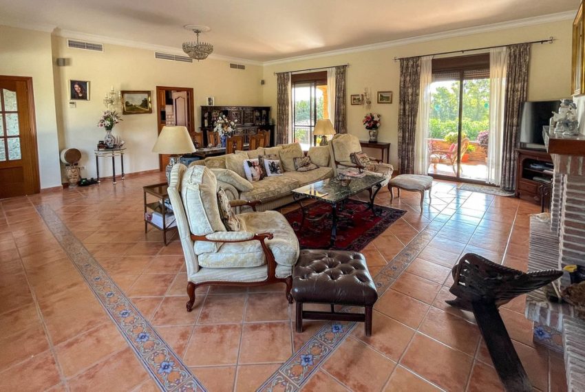 R4420039-Villa-For-Sale-Estepona-Finca-3-Beds-562-Built-8