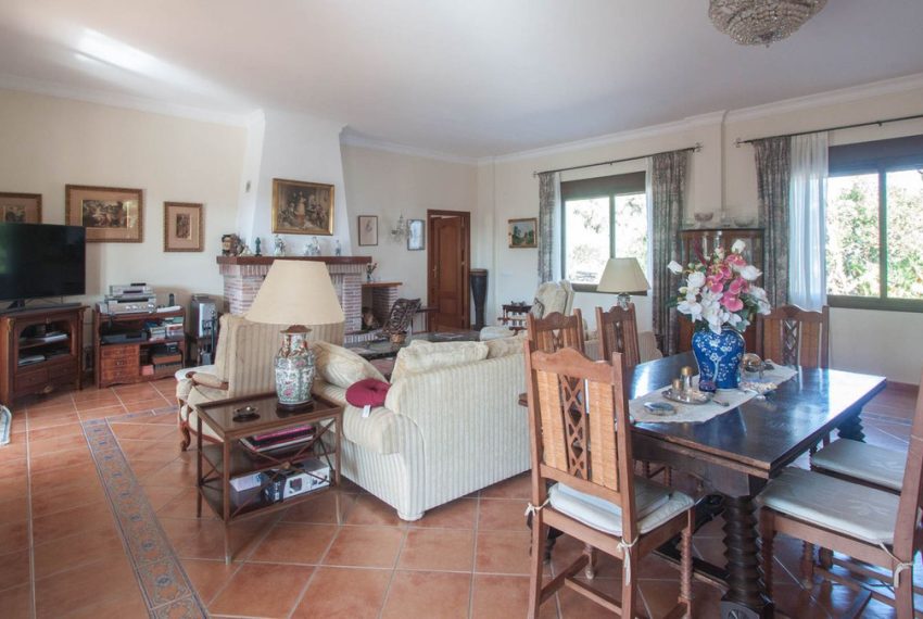 R4420039-Villa-For-Sale-Estepona-Finca-3-Beds-562-Built-9