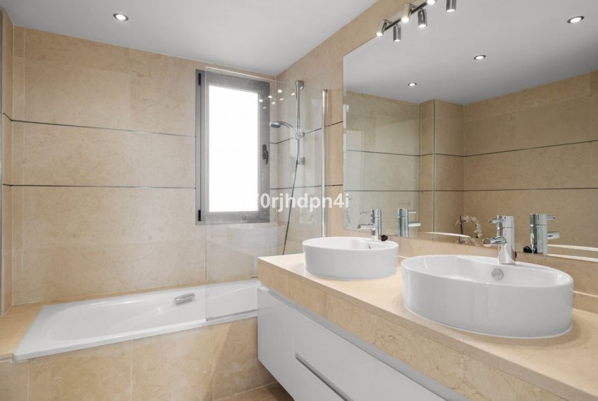 R4572052-Apartment-For-Sale-Estepona-Penthouse-3-Beds-135-Built-13