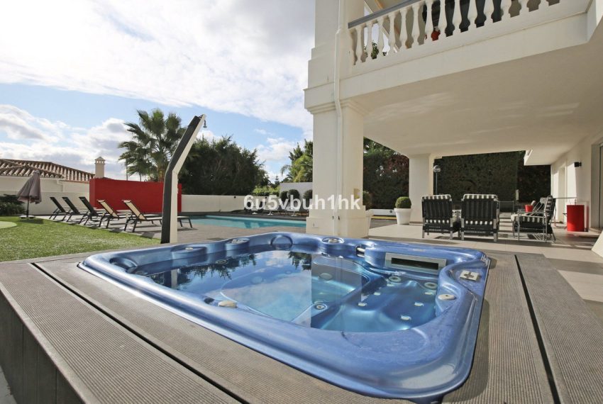 R4582084-Villa-For-Sale-Nueva-Andalucia-Detached-6-Beds-440-Built-5