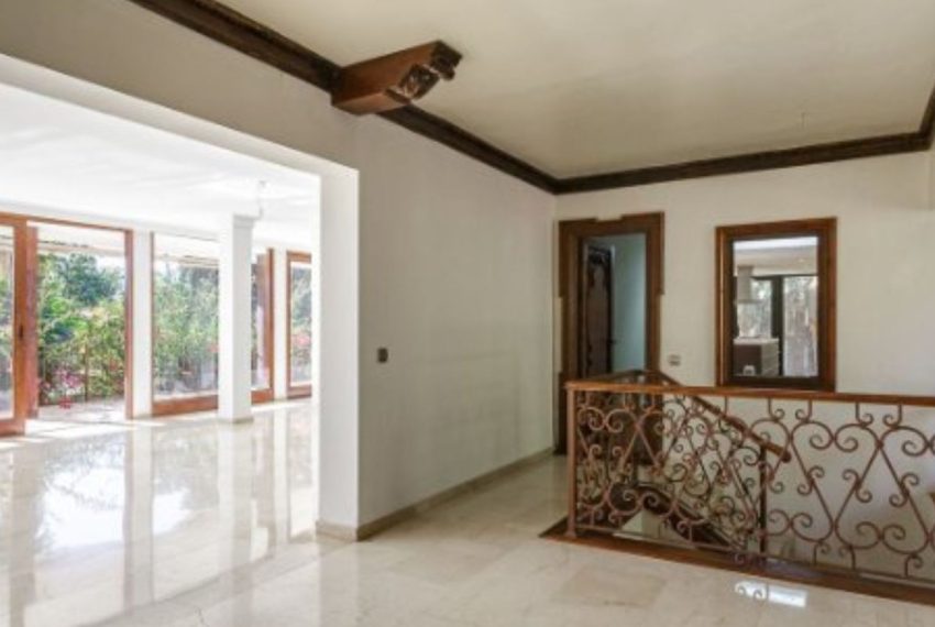 R4637290-Villa-For-Sale-The-Golden-Mile-Detached-8-Beds-790-Built-8