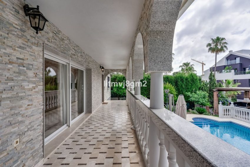 R4747441-Villa-For-Sale-Las-Chapas-Detached-4-Beds-390-Built-1