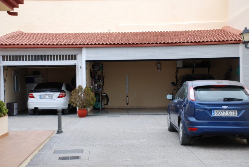 R2598008-Villa-For-Sale-Estepona-Detached-4-Beds-200-Built-10