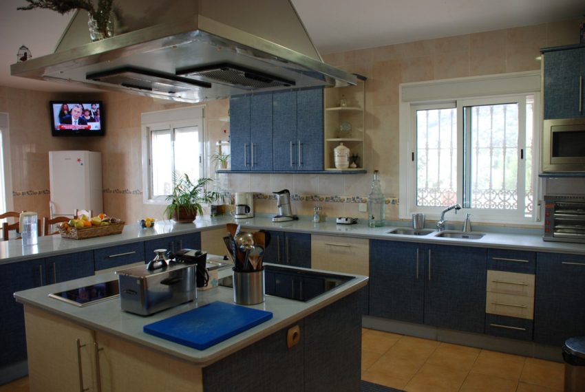 R2598008-Villa-For-Sale-Estepona-Detached-4-Beds-200-Built-16