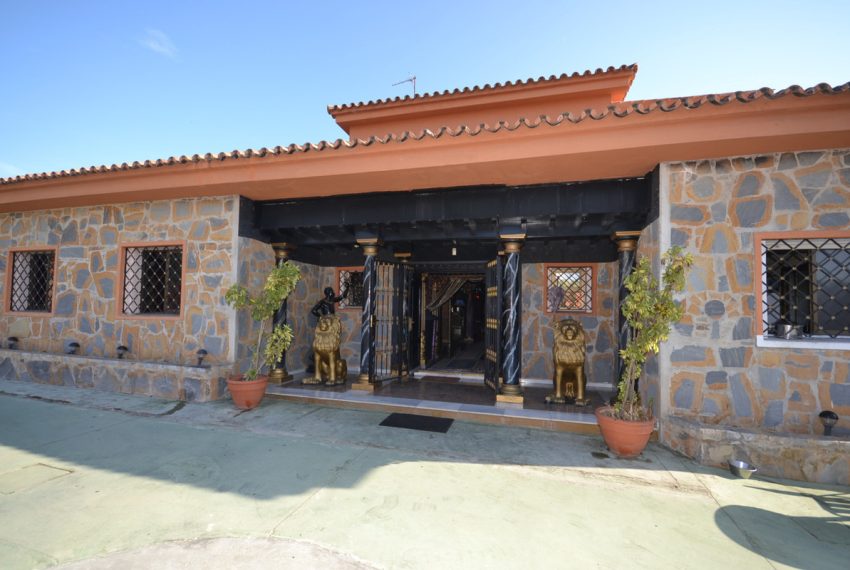 R2610926-Villa-For-Sale-El-Paraiso-Detached-10-Beds-750-Built-1