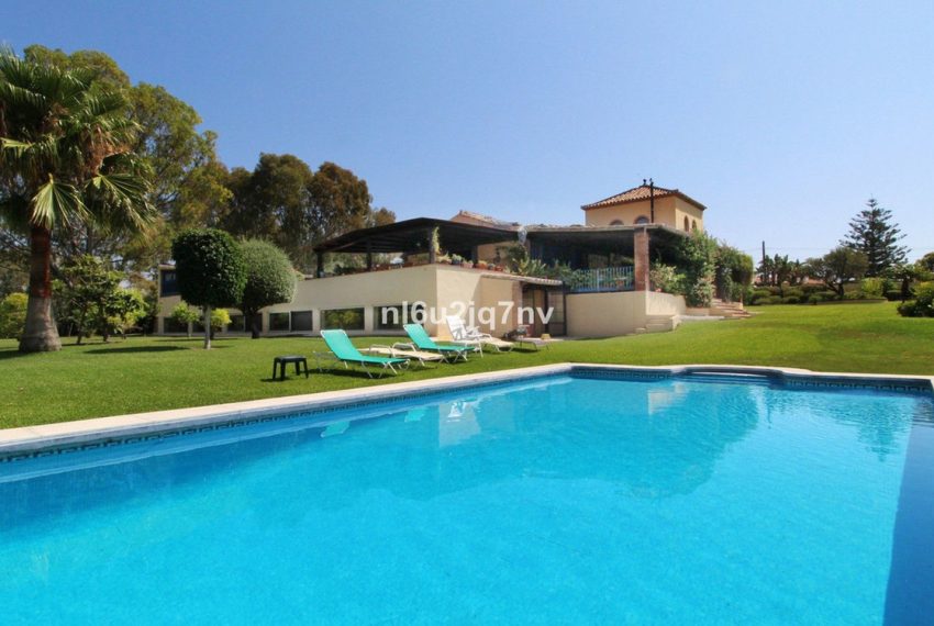 R3375778-Villa-For-Sale-Estepona-Finca-6-Beds-556-Built-1