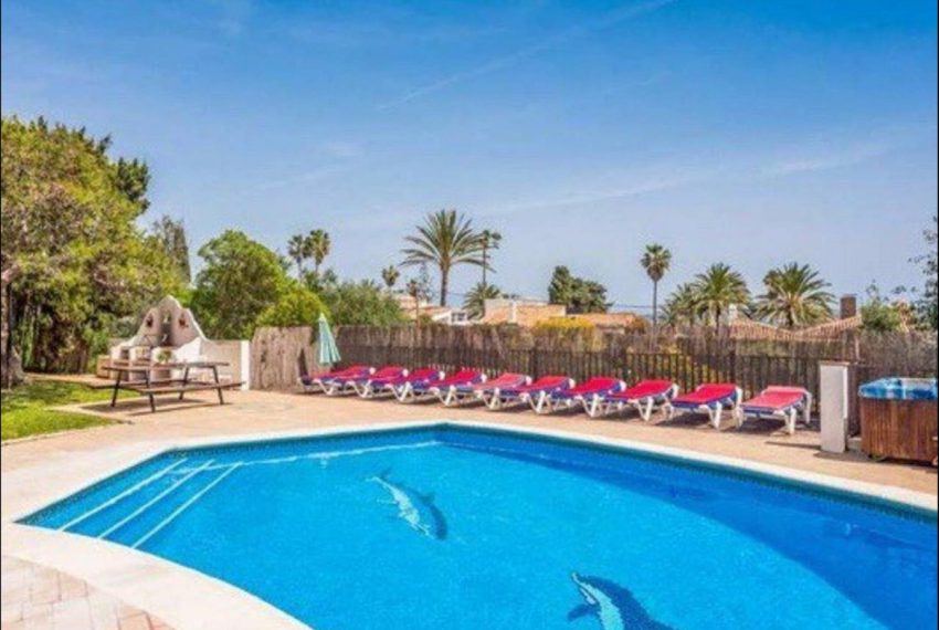 R3530680-Villa-For-Sale-Estepona-Detached-5-Beds-300-Built-16