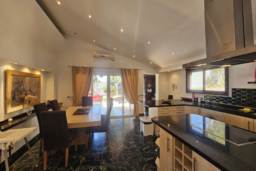 R3530680-Villa-For-Sale-Estepona-Detached-5-Beds-300-Built-19