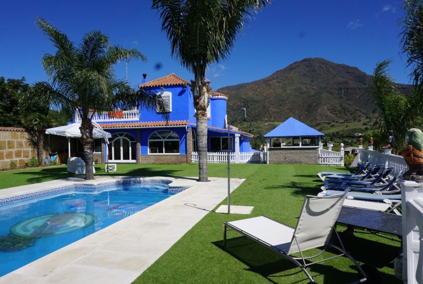 R4100539-Villa-For-Sale-Estepona-Finca-6-Beds-790-Built