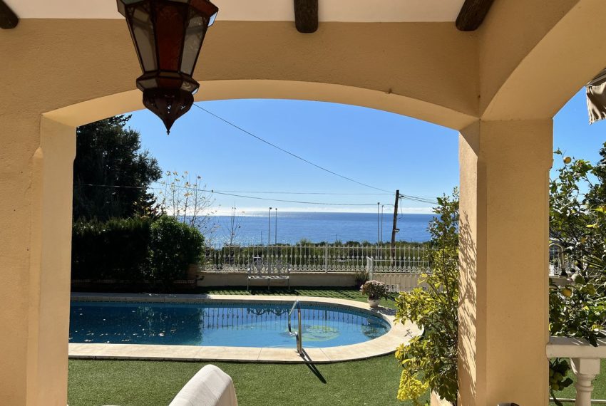 R4225318-Villa-For-Sale-Marbella-Detached-5-Beds-320-Built-1