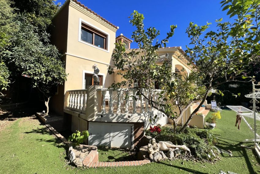 R4225318-Villa-For-Sale-Marbella-Detached-5-Beds-320-Built-8