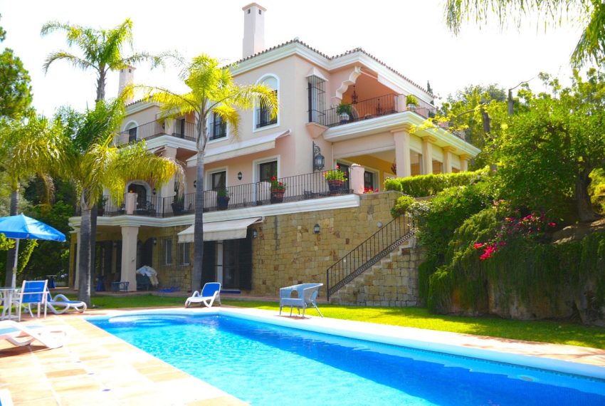 R4227610-Villa-For-Sale-Rio-Real-Detached-4-Beds-492-Built-2