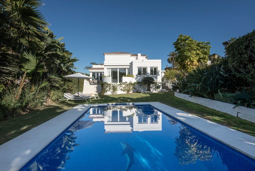 R4273105-Villa-For-Sale-Nueva-Andalucia-Detached-4-Beds-228-Built-2