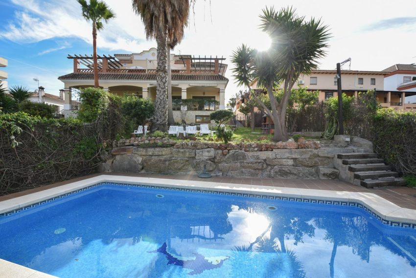 R4274503-Villa-For-Sale-Marbella-Semi-Detached-5-Beds-495-Built