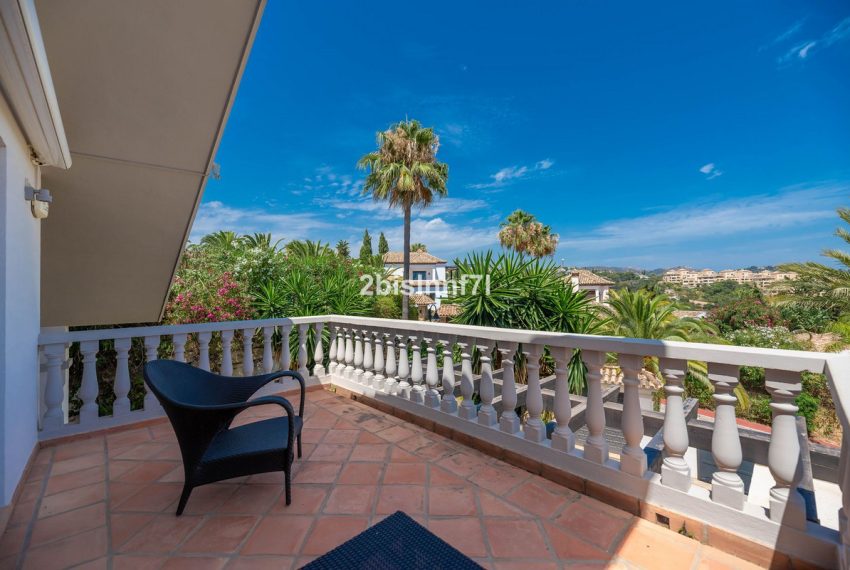 R4362490-Villa-For-Sale-Elviria-Detached-6-Beds-632-Built-14