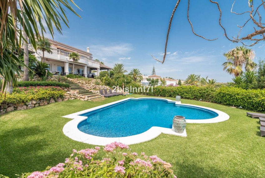 R4362490-Villa-For-Sale-Elviria-Detached-6-Beds-632-Built