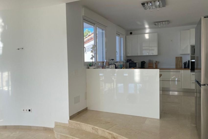 R4444204-Villa-For-Sale-Estepona-Detached-4-Beds-550-Built-10