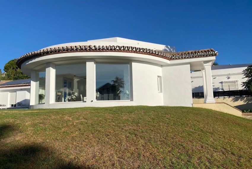 R4444204-Villa-For-Sale-Estepona-Detached-4-Beds-550-Built-2