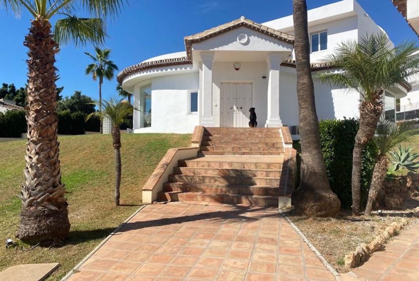 R4444204-Villa-For-Sale-Estepona-Detached-4-Beds-550-Built-3