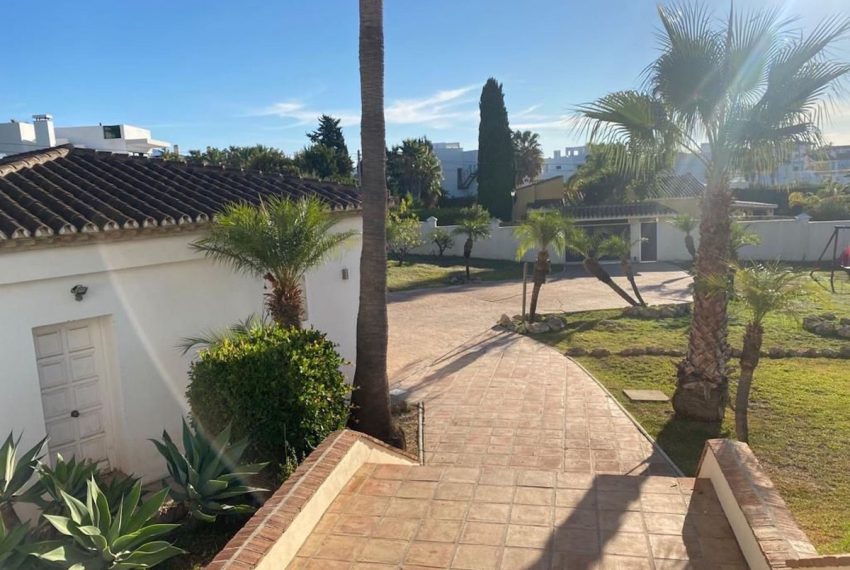 R4444204-Villa-For-Sale-Estepona-Detached-4-Beds-550-Built-5