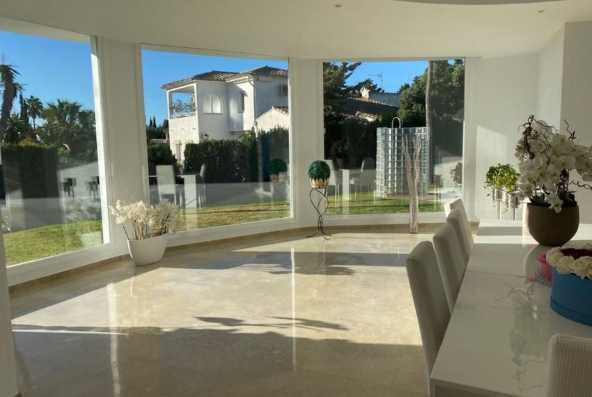 R4444204-Villa-For-Sale-Estepona-Detached-4-Beds-550-Built-7