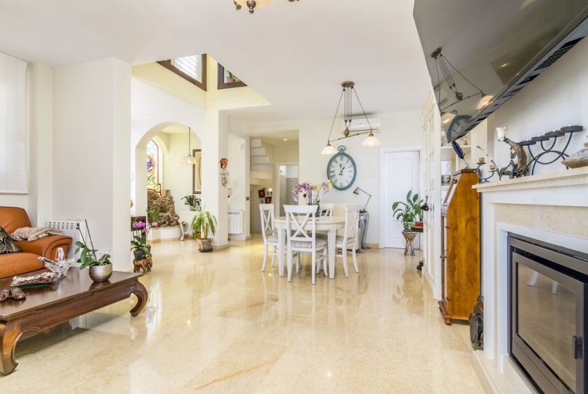 R4562371-Villa-For-Sale-Estepona-Detached-5-Beds-297-Built-11