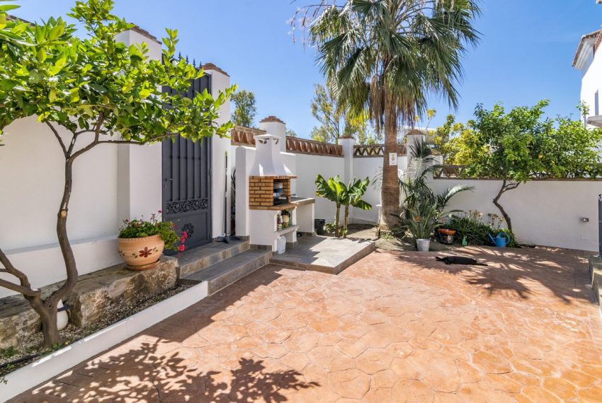 R4562371-Villa-For-Sale-Estepona-Detached-5-Beds-297-Built-18