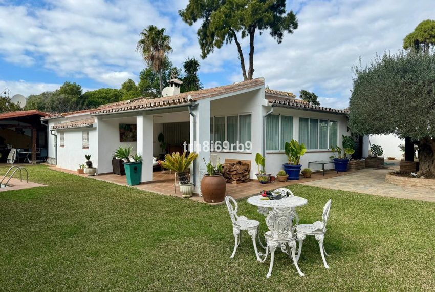 R4660954-Villa-For-Sale-Atalaya-Detached-4-Beds-260-Built-2