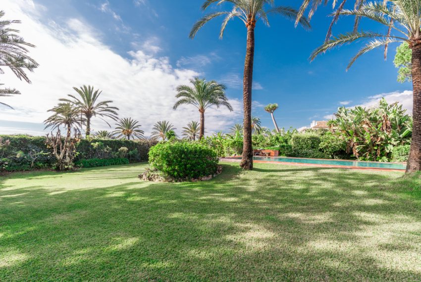 R3855409-Villa-For-Sale-Los-Monteros-Detached-5-Beds-420-Built-3