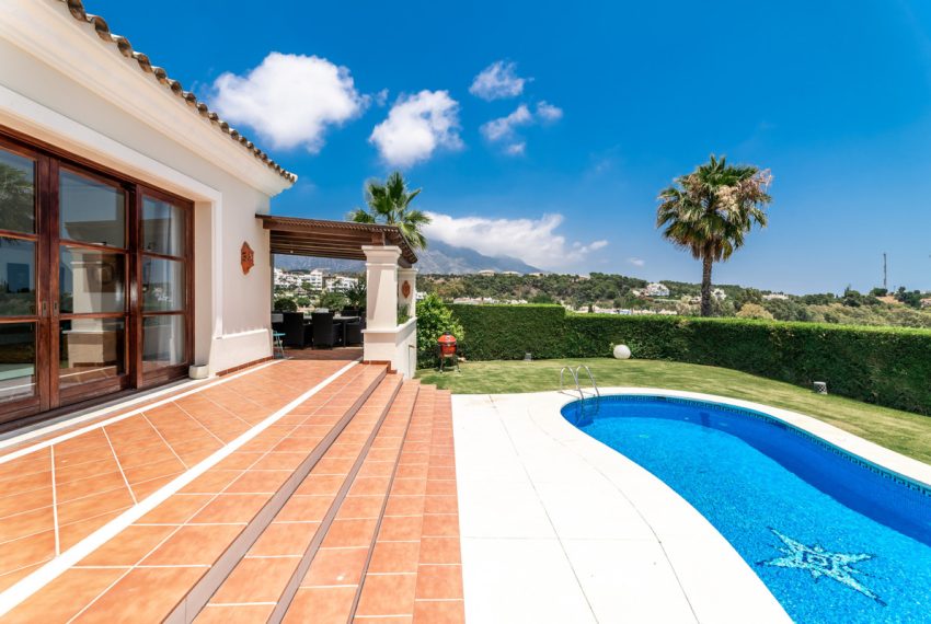 R3898555-Villa-For-Sale-Nueva-Andalucia-Detached-7-Beds-946-Built-17