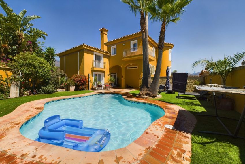 R4051390-Villa-For-Sale-Estepona-Detached-4-Beds-465-Built-3